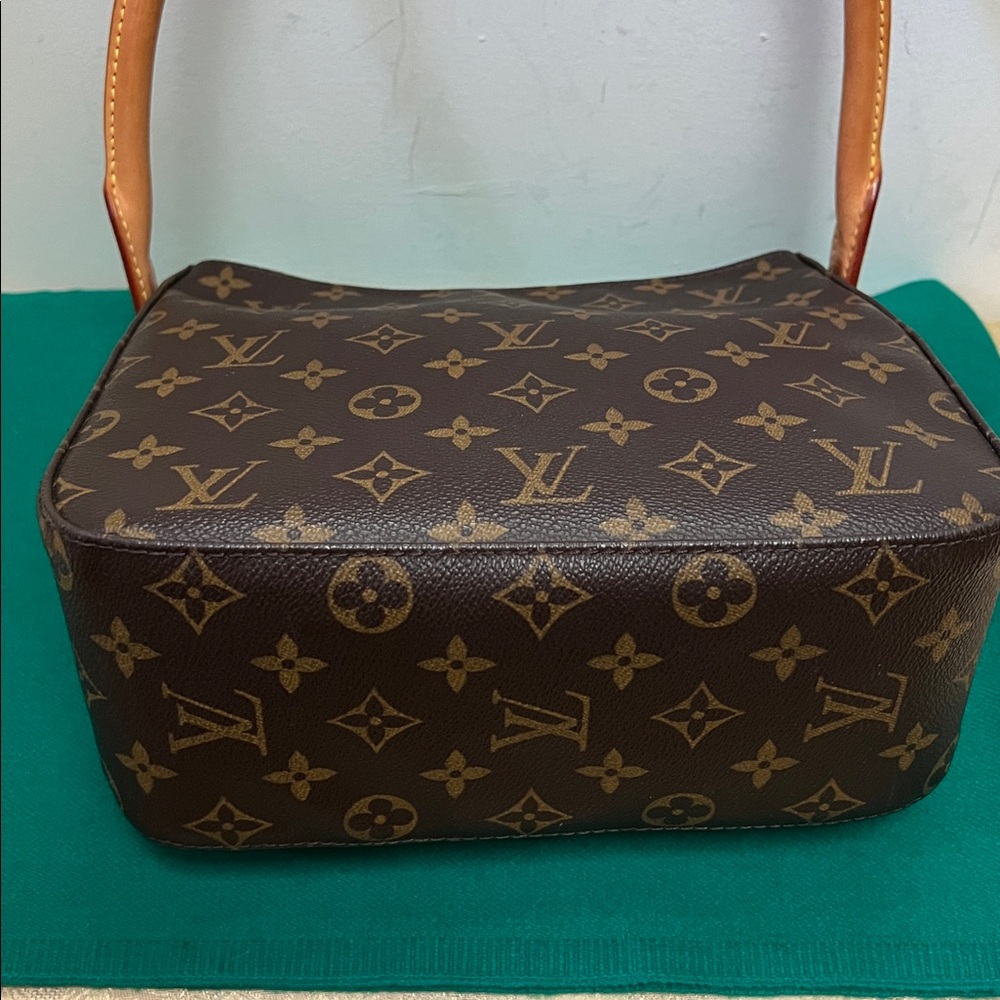 Louse Vuitton Looping M bag - Picture 3 of 10